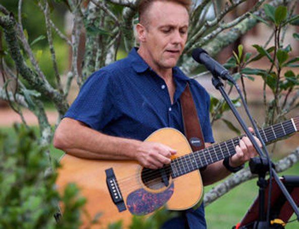 Acoustic Wedding Singer Mark