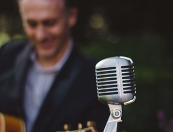 Acoustic Wedding Singer Mark