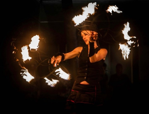 Sydney Fire Twirlers - Sydney Fire Performers - Roving Entertainers